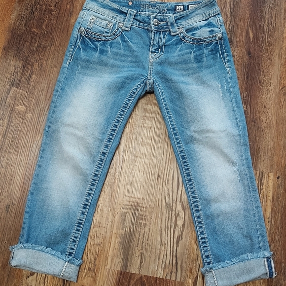 Miss Me Denim - Miss Me signature cuffed Capri size 26